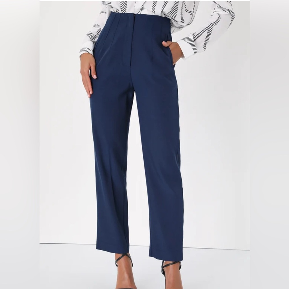 Navy blue straight leg Trouser pants
Fully lined
Hand wash